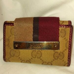 GUCCI SHERRY LINE GG Logo Canvas   Key Case Rare Burgundy Brown Cream Colorway.